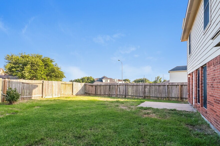 Building Photo - 16707 Great Oaks Glen Dr