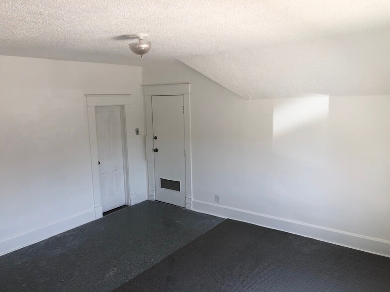 Building Photo - 225 W Loucks St