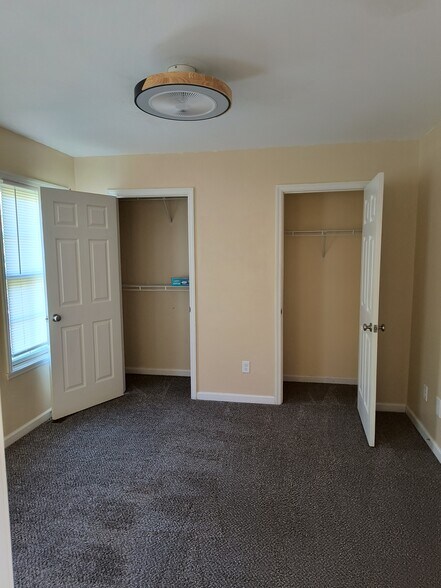 Master bedroom - 828 Melanie Ln
