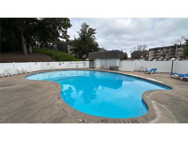 Building Photo - 4009 Heritage Hills Dr