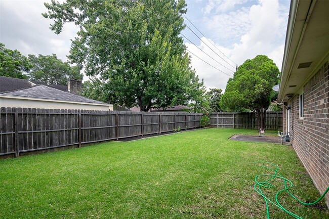 Building Photo - 2838 Colony Dr
