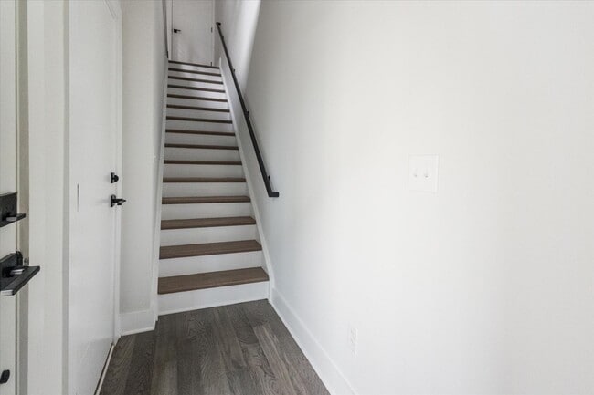 Building Photo - 1225 Minter Pl