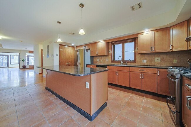 Building Photo - 220 Harrison Ave