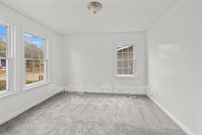 Building Photo - 741 9th Ave W