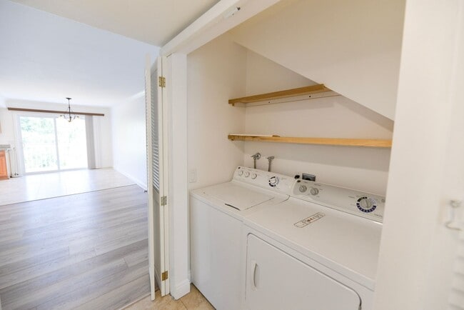 Building Photo - 251 Avenida Madrid