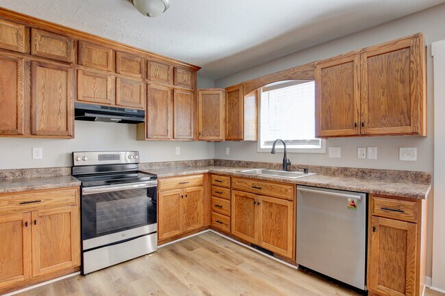 Building Photo - 51 Winding Oaks