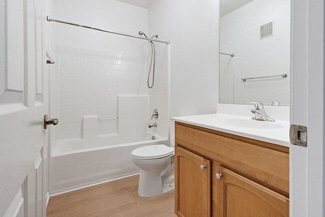 Building Photo - Oceanside - Pelican Cove Townhouse!