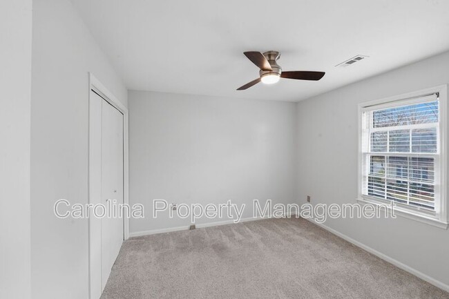 Building Photo - 805 Farm Tree Ln