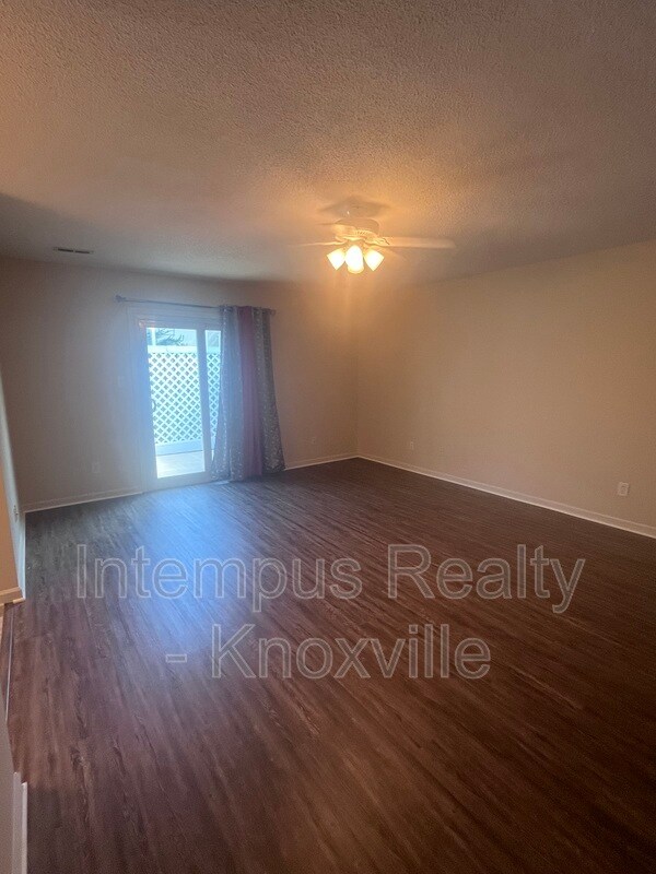 Building Photo - 813 Villaview Way