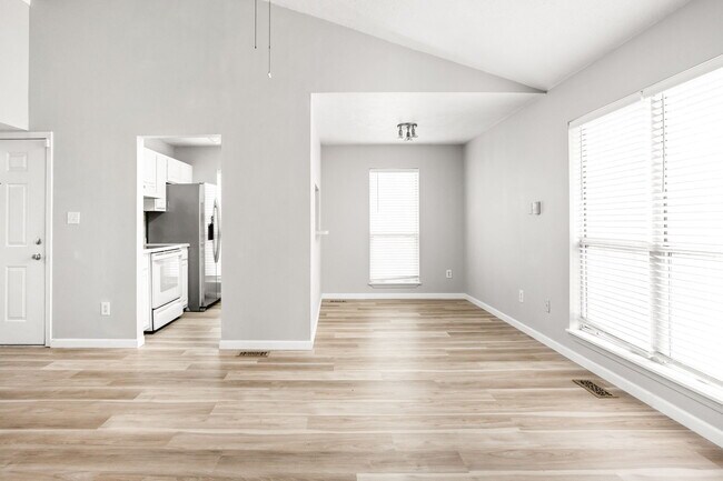 Building Photo - 224 E 13th St