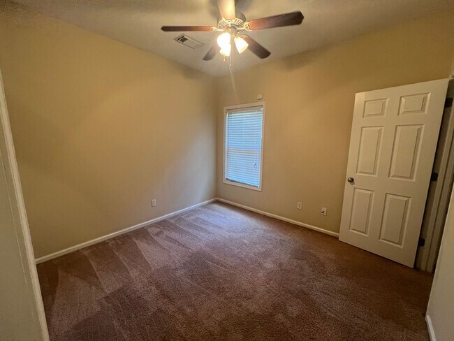 Building Photo - 3 bedroom 2 bathroom duplex in Covington V...