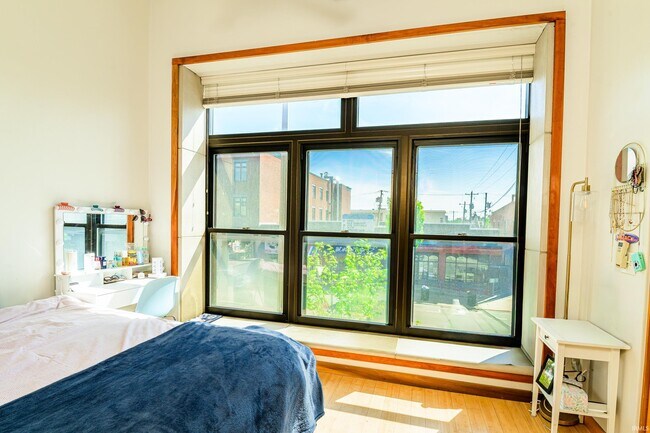 Building Photo - 213 N Walnut St