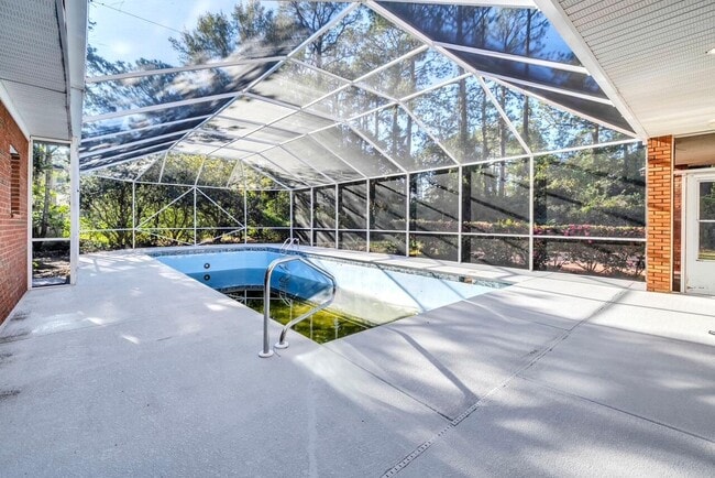 Building Photo - 1524 Glenlake Cir