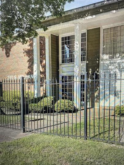 Front of 210 S McLean - 210 S McLean Blvd