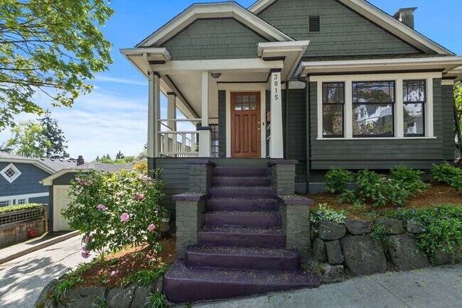 Building Photo - Charming AIR CONDITIONED Leschi Craftsman
