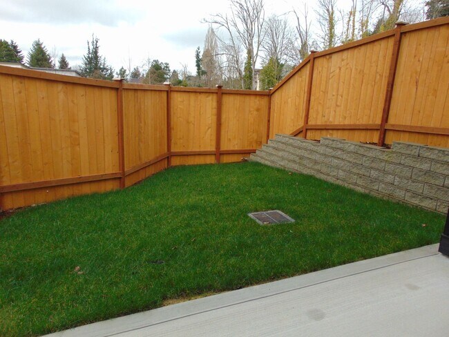 Building Photo - Beautiful 4 Bedroom Contemporary Luxury Ho...