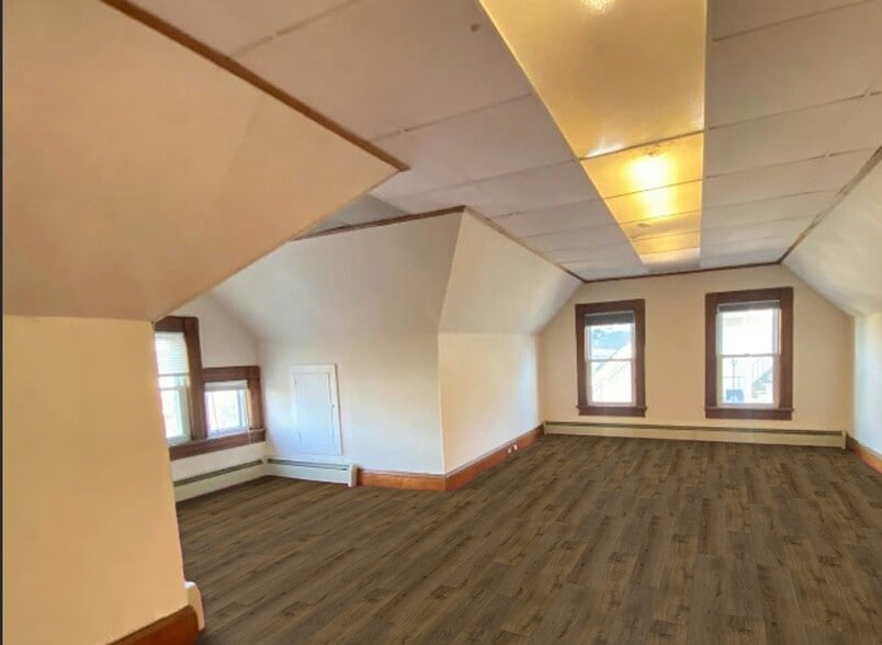 Building Photo - 848 Quincy Ave