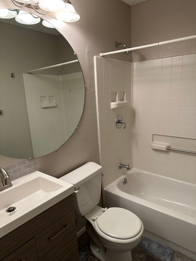 Upstairs Bathroom - 3035 Oneal Pkwy