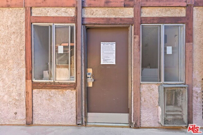 Building Photo - 5500 Lindley Ave