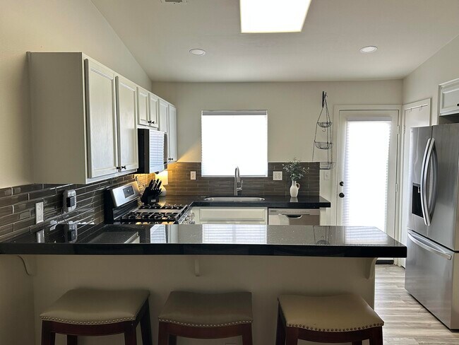Building Photo - 54445 Avenida Alvarado