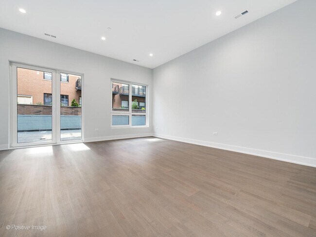 Building Photo - 2139 W Madison St