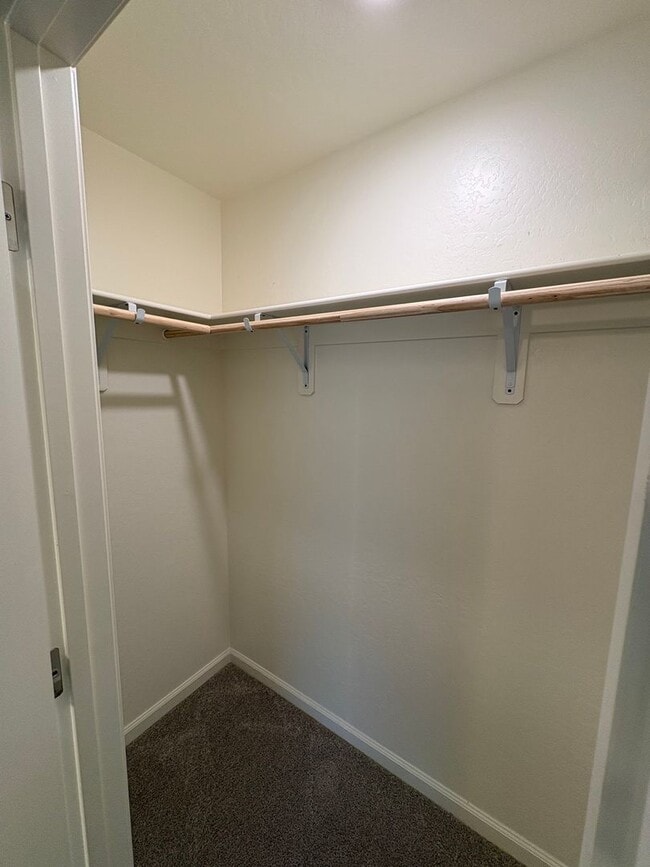 Building Photo - Tulare smart home, DR HORTON built home Available Now! Energy efficient