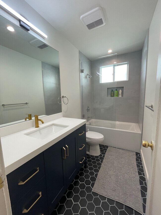 Building Photo - 2231 16th Ave