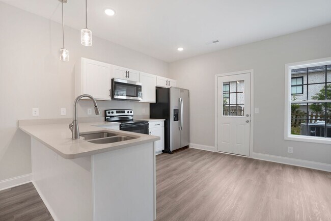 Building Photo - Excell Pointe 2 Bedroom Townhomes