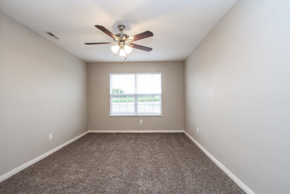 Building Photo - 9016 Hosta Way