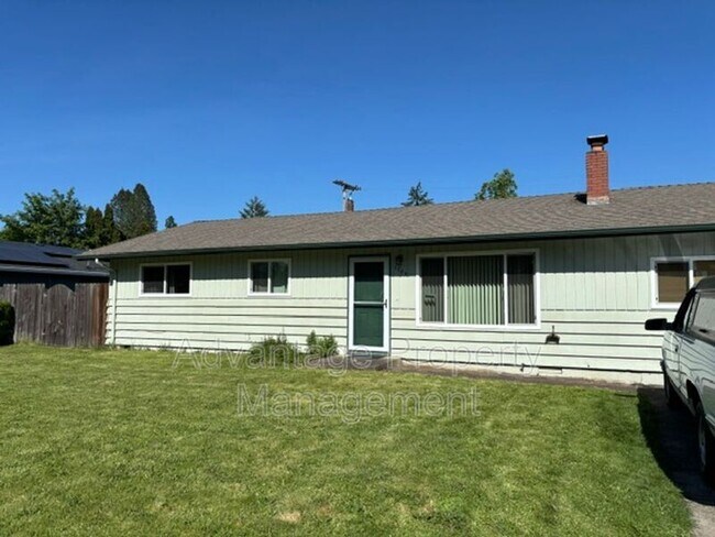 Building Photo - 1745 NW Garryanna St