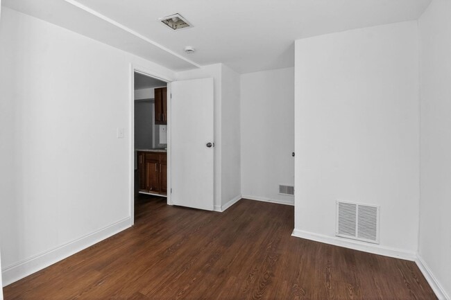 Building Photo - 4 Bed 3.5 Bath in Gaithersburg