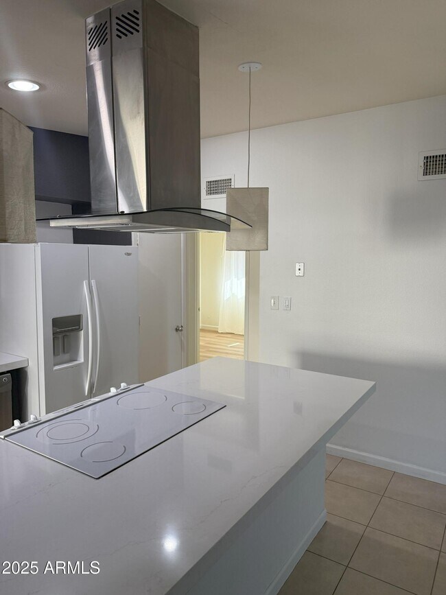 Building Photo - 2428 E La Jolla Dr