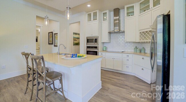 Building Photo - 16408 Holly Crest Ln