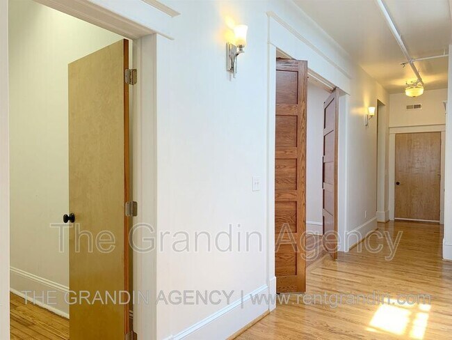 Building Photo - 126 Campbell Ave SW