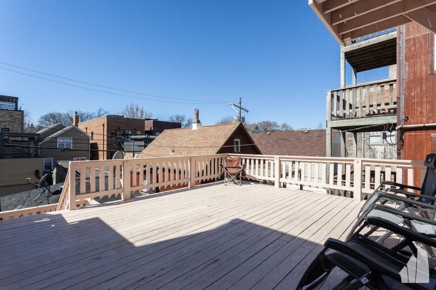 Building Photo - 2440 N Ashland Ave