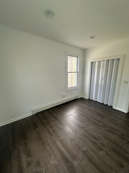 Building Photo - 41 Hinsdale Pl