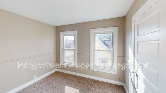 Building Photo - 2029 Brookline Ave