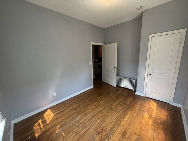 Building Photo - Heritage Hill 2BR Main Level Apartment