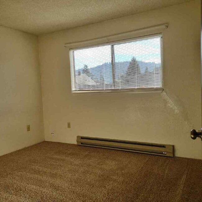 Building Photo - 303 NW Tumlin Ave