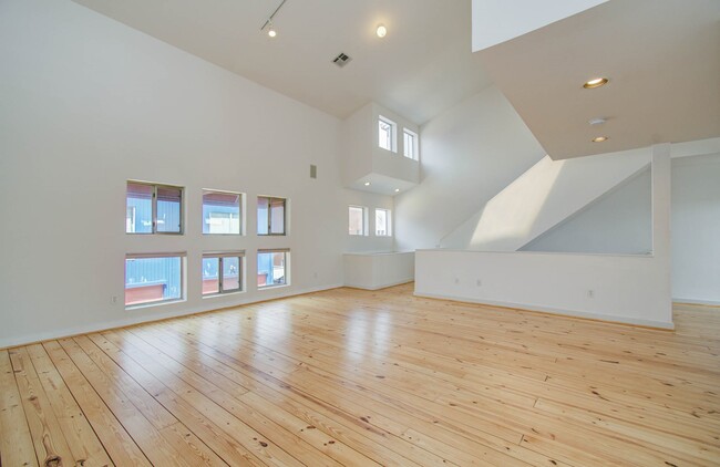 Building Photo - 3210 Yellowstone Park Dr