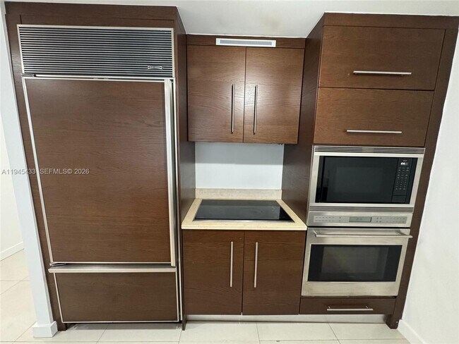 Building Photo - 475 Brickell Ave