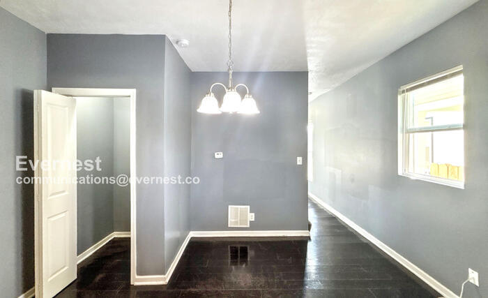 Building Photo - 39 S Yale Ave