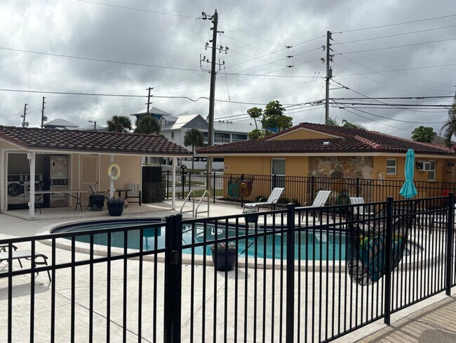 Building Photo - 2600 N Paula Dr