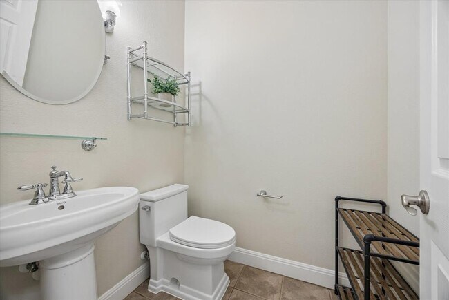 Building Photo - 313 S Flamingo Dr