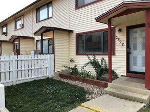 Building Photo - Centrally Located, 2 Bedroom Townhouse w/G...