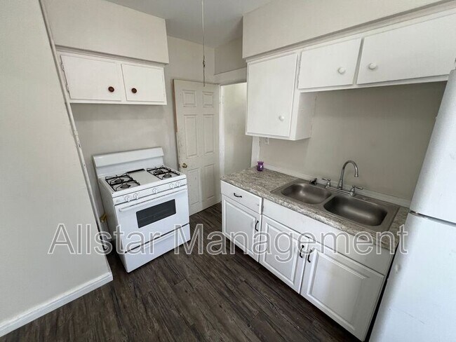 Building Photo - 3361 W 84th St