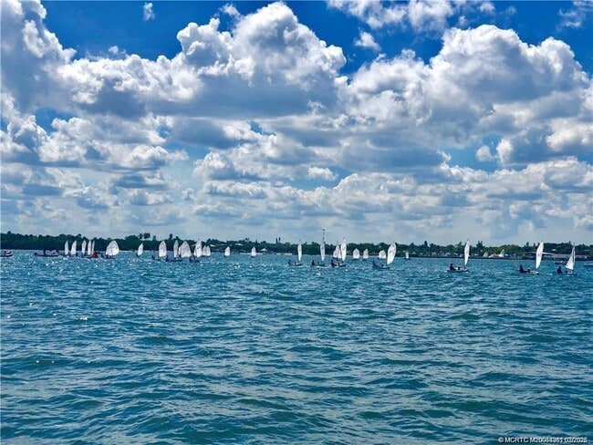 Building Photo - 18 NE Nautical Pl