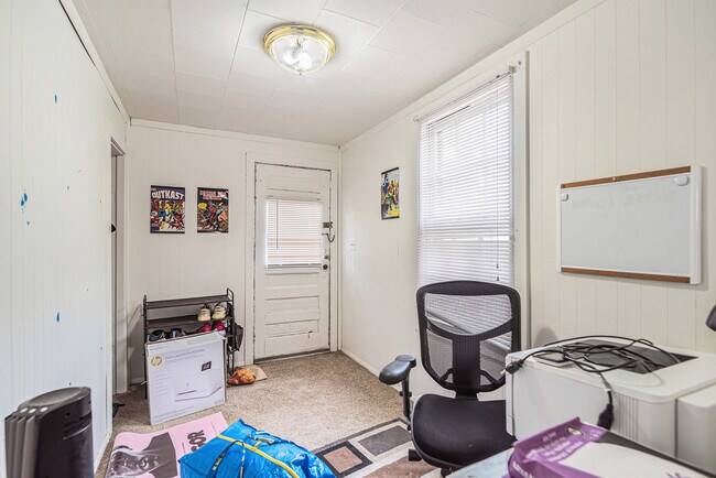 Building Photo - 428 S Division St