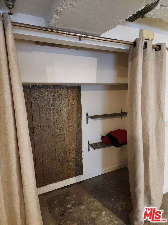 Building Photo - 711 S Olive St