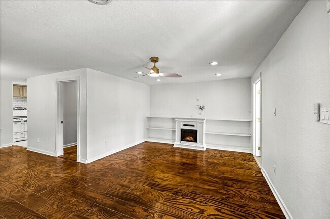 Building Photo - 5522 Avenue O 1/2